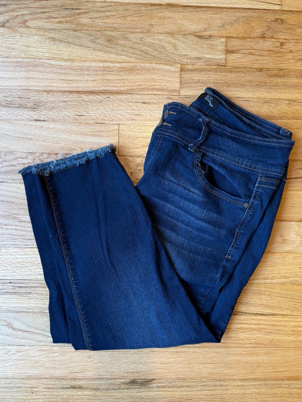 1822 Denim Dark Blue Size 16 Frayed Hem Ankle Jeans